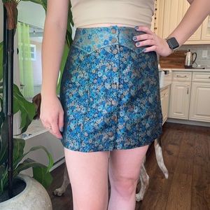 Button skirt